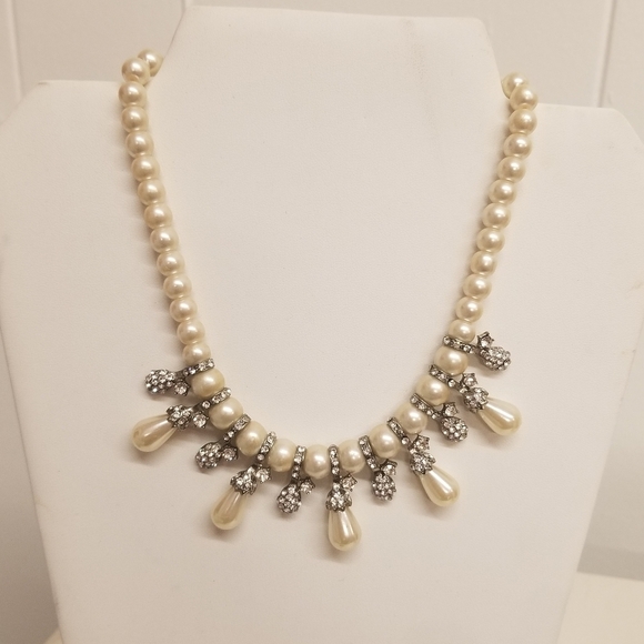 VINTAGE FAUX PEARL & RHINESTONE STATEMENT NECKLACE & BRACELET SET - Picture 2 of 9